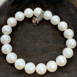Sabika Pearl White Stretch Bracelet